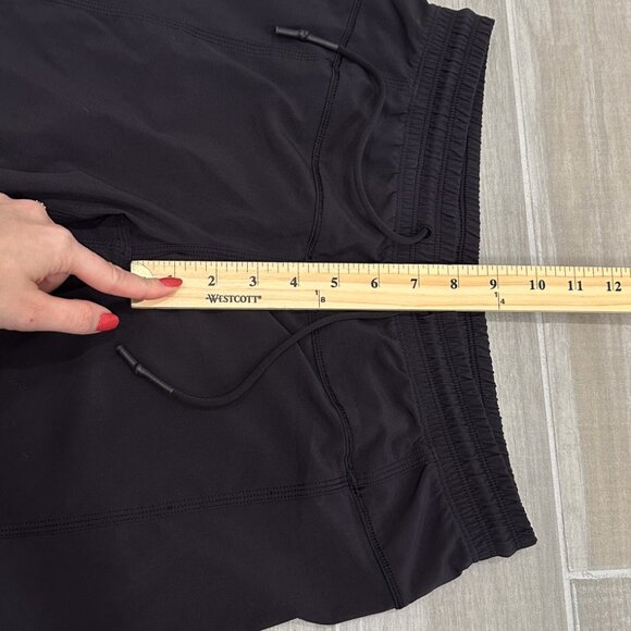 Lululemon Low-Rise Step Lively Lightweight Loose Crop Pants in Black Size 4 - Picture 13 of 16